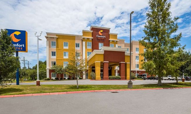 Comfort Suites Exterior