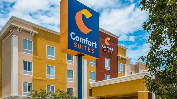 Comfort Suites Exterior