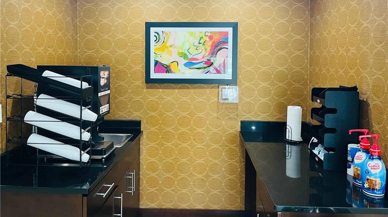 <b>Suburban Studios Restaurant</b>. Images powered by <a href="https://iceportal.shijigroup.com/" title="IcePortal" target="_blank">IcePortal</a>.