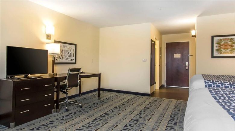 <b>Suburban Studios Room</b>. Images powered by <a href="https://iceportal.shijigroup.com/" title="IcePortal" target="_blank">IcePortal</a>.