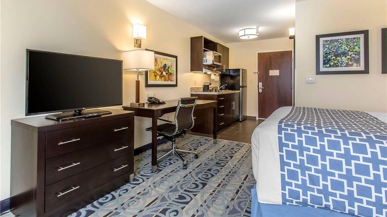 <b>Suburban Studios Room</b>. Images powered by <a href="https://iceportal.shijigroup.com/" title="IcePortal" target="_blank">IcePortal</a>.