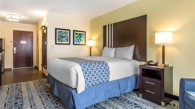 <b>Suburban Studios Room</b>. Images powered by <a href="https://iceportal.shijigroup.com/" title="IcePortal" target="_blank">IcePortal</a>.