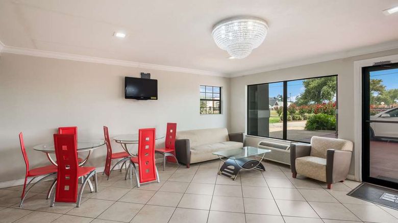 <b>Econo Lake Charles Lobby</b>. Images powered by <a href="https://iceportal.shijigroup.com/" title="IcePortal" target="_blank">IcePortal</a>.