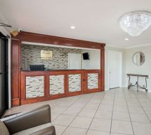 Econo Lake Charles Lobby