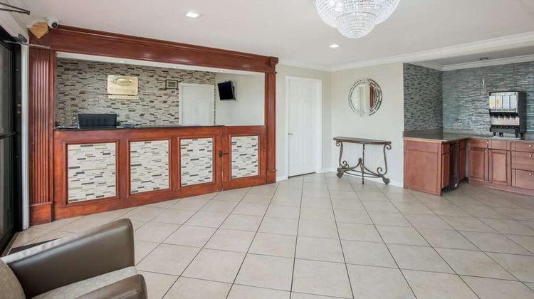 Econo Lake Charles Lobby