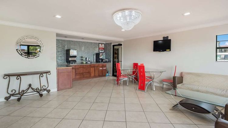 Econo Lake Charles Lobby