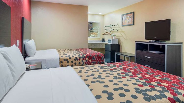 Econo Lake Charles Room