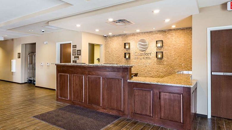 <b>Comfort Inn & Suites Hotel Zachary Lobby</b>. Images powered by <a href="https://iceportal.shijigroup.com/" title="IcePortal" target="_blank">IcePortal</a>.