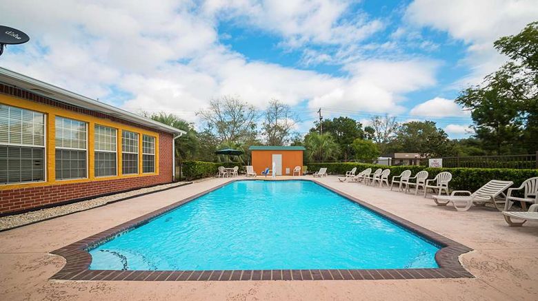 <b>Quality Inn DeRidder Pool</b>. Images powered by <a href="https://iceportal.shijigroup.com/" title="IcePortal" target="_blank">IcePortal</a>.