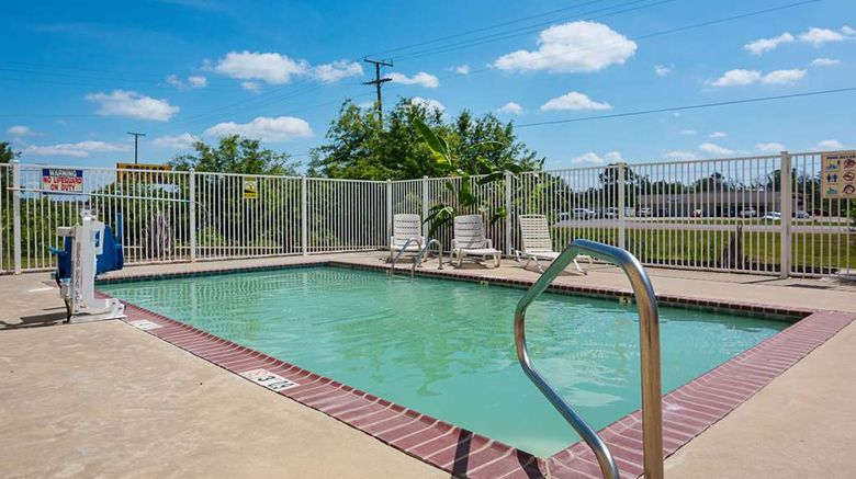 <b>Rodeway Inn Winnfield Pool</b>. Images powered by <a href="https://iceportal.shijigroup.com/" title="IcePortal" target="_blank">IcePortal</a>.