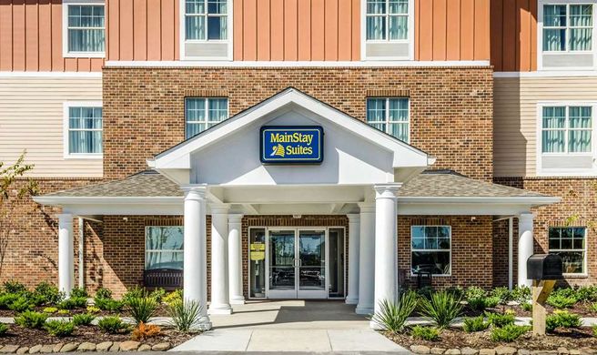 MainStay Suites Sportsman's Lodge Exterior