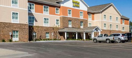 MainStay Suites Sportsman's Lodge Exterior