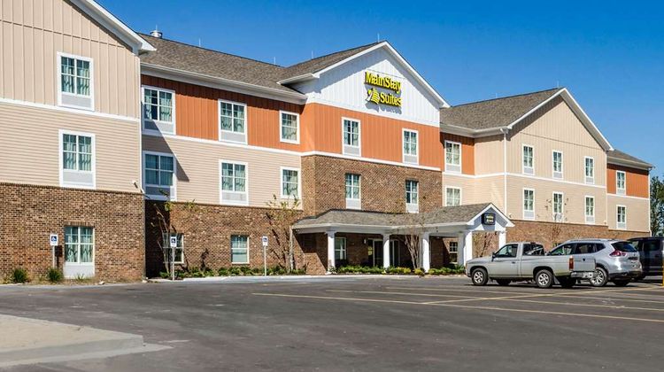 MainStay Suites Sportsman's Lodge Exterior