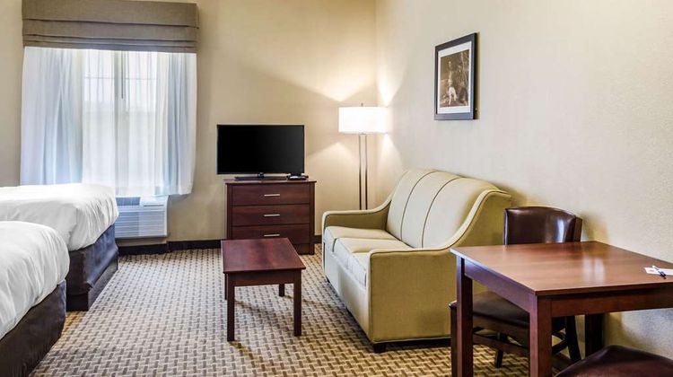 MainStay Suites Sportsman's Lodge Suite