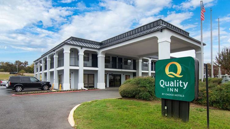 Quality Inn Exterior