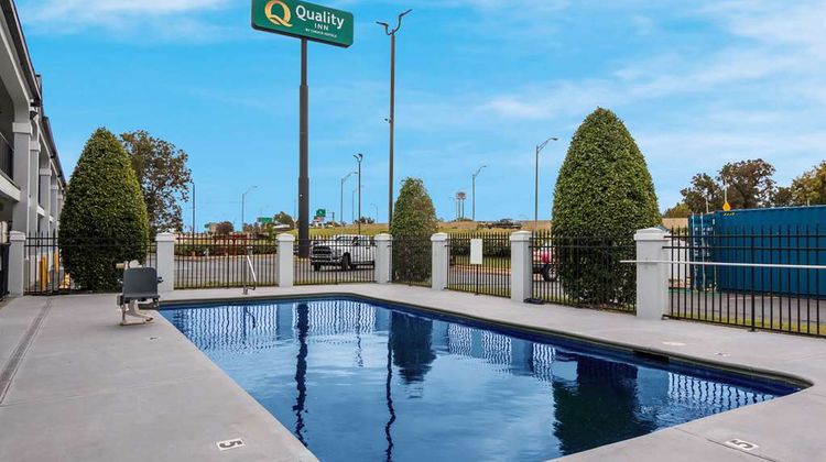 Quality Inn Pool