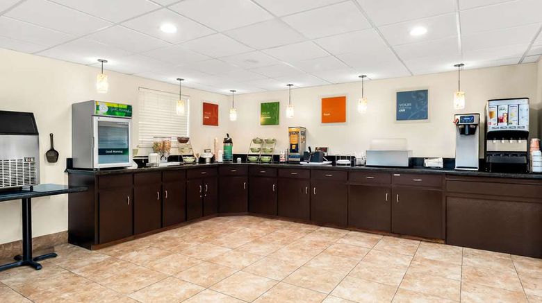 <b>Quality Inn & Suites Restaurant</b>. Images powered by <a href="https://iceportal.shijigroup.com/" title="IcePortal" target="_blank">IcePortal</a>.