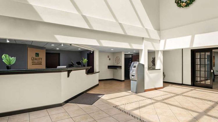 Quality Inn & Suites Lobby