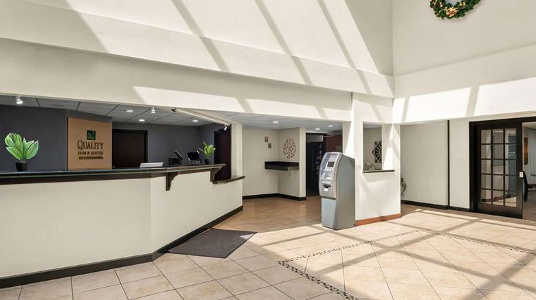 <b>Quality Inn & Suites Lobby</b>. Images powered by <a href="https://iceportal.shijigroup.com/" title="IcePortal" target="_blank">IcePortal</a>.