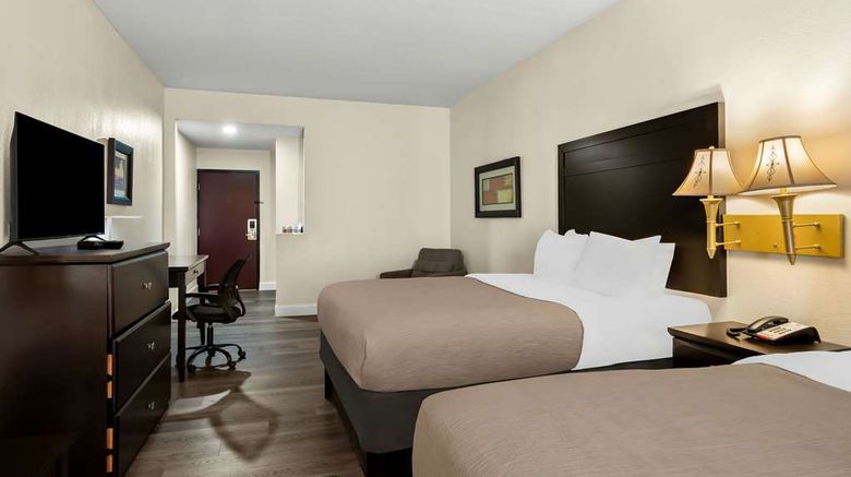 <b>Quality Inn & Suites Room</b>. Images powered by <a href="https://iceportal.shijigroup.com/" title="IcePortal" target="_blank">IcePortal</a>.