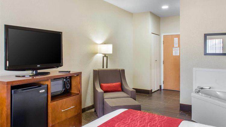 Comfort Inn & Suites Room
