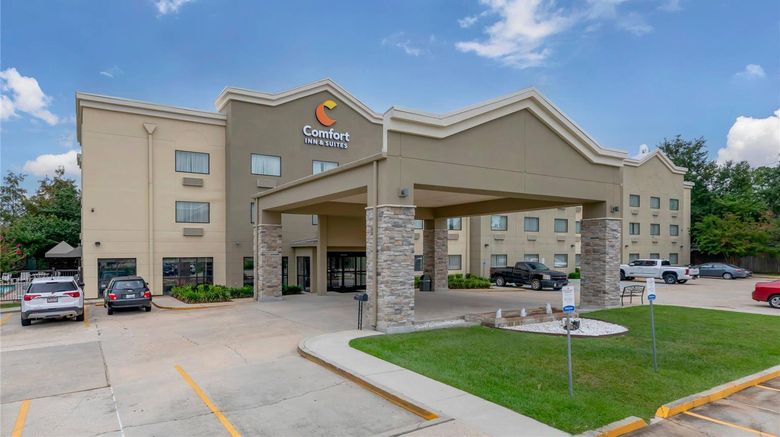 <b>Comfort Inn & Suites Exterior</b>. Images powered by <a href="https://iceportal.shijigroup.com/" title="IcePortal" target="_blank">IcePortal</a>.