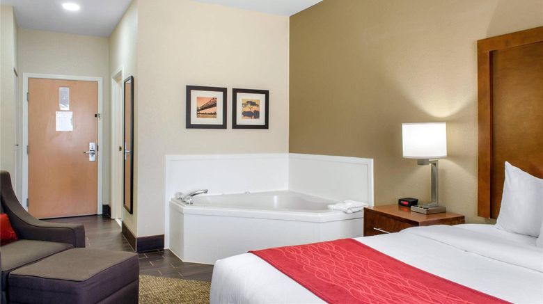 <b>Comfort Inn & Suites Room</b>. Images powered by <a href="https://iceportal.shijigroup.com/" title="IcePortal" target="_blank">IcePortal</a>.
