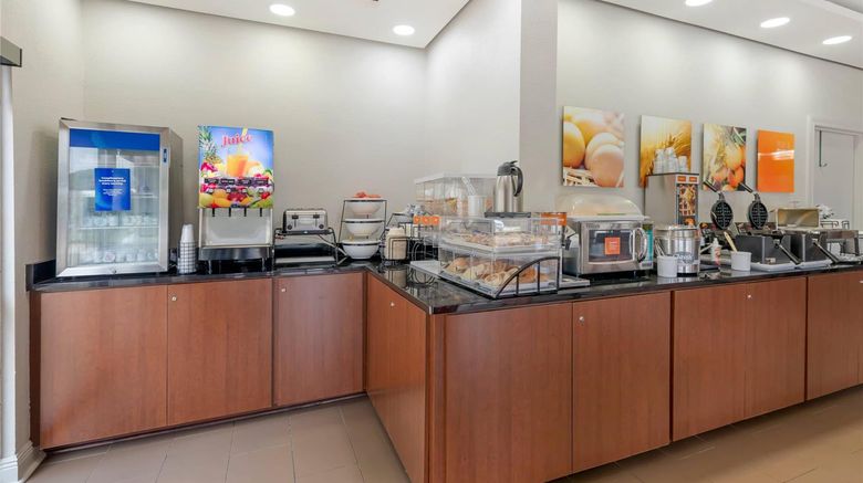 <b>Comfort Inn & Suites Restaurant</b>. Images powered by <a href="https://iceportal.shijigroup.com/" title="IcePortal" target="_blank">IcePortal</a>.