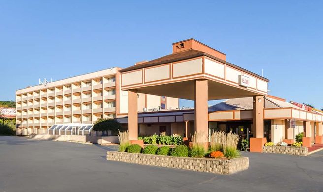 Quality Inn West Springfield Exterior
