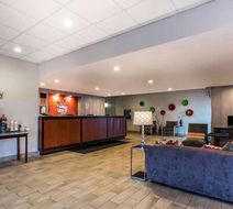 Quality Inn West Springfield Lobby