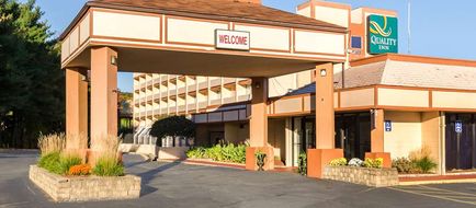 Quality Inn West Springfield Exterior