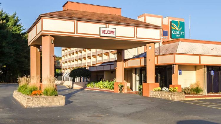 Quality Inn West Springfield Exterior