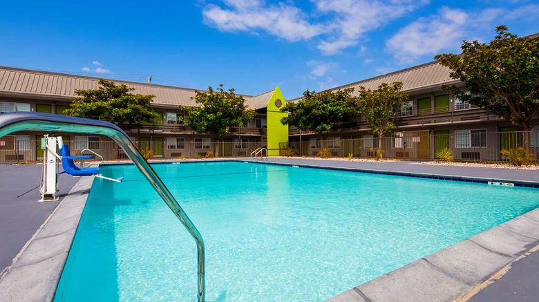 <b>SureStay Plus by BW Point Richmond Pool</b>. Images powered by <a href="https://iceportal.shijigroup.com/" title="IcePortal" target="_blank">IcePortal</a>.