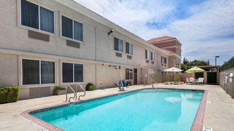 Comfort Suites Tulare Pool