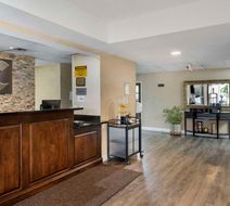 Comfort Suites Tulare Lobby