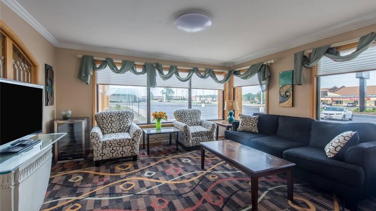 Quality Inn & Suites Muncie Lobby