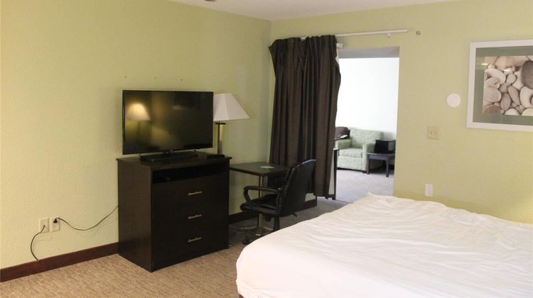 Quality Inn & Suites Muncie Suite