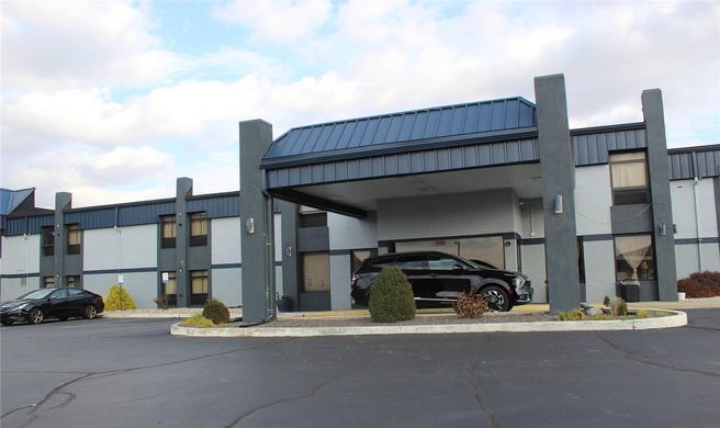 Quality Inn & Suites Muncie Exterior