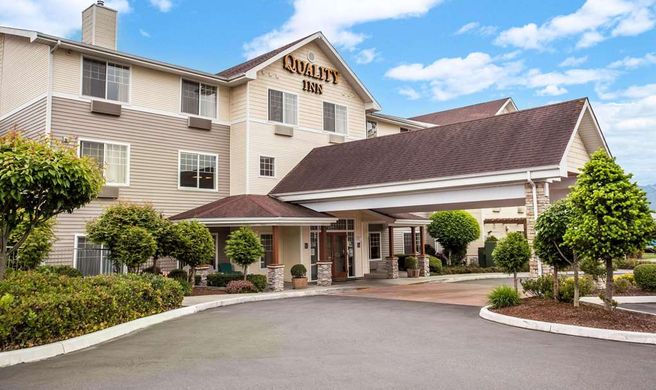 Quality Inn & Suites Exterior
