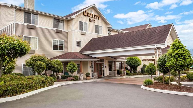 Quality Inn & Suites Exterior