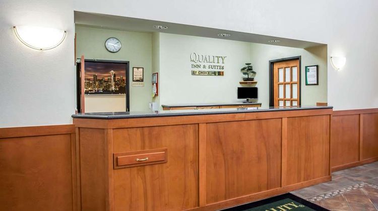 Quality Inn & Suites Lobby