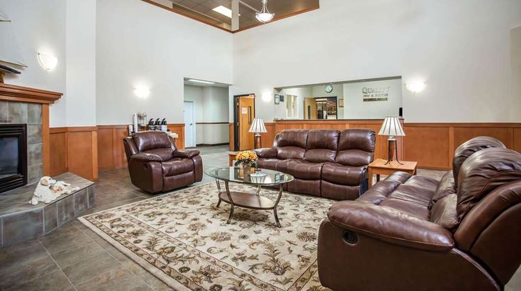Quality Inn & Suites Lobby