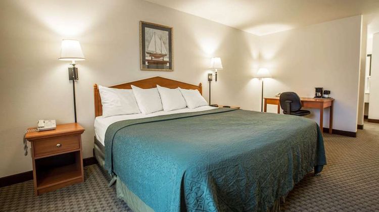 Quality Inn & Suites Room