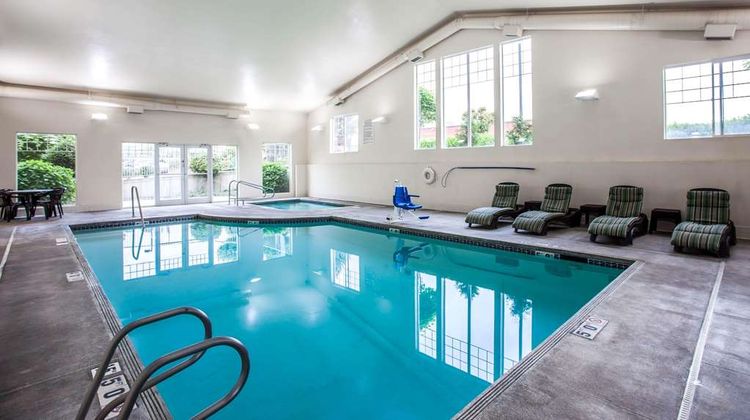 Quality Inn & Suites Pool