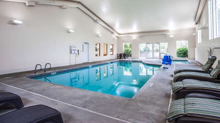 Quality Inn & Suites Pool