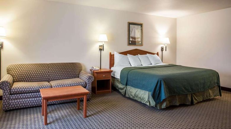 <b>Quality Inn & Suites Room</b>. Images powered by <a href="https://iceportal.shijigroup.com/" title="IcePortal" target="_blank">IcePortal</a>.