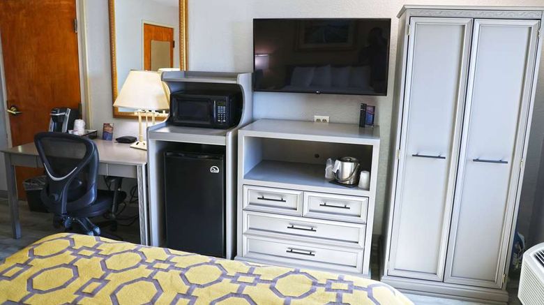 <b>Baymont Inn/Stes Historic Route 66 Room</b>. Images powered by <a href="https://iceportal.shijigroup.com/" title="IcePortal" target="_blank">IcePortal</a>.
