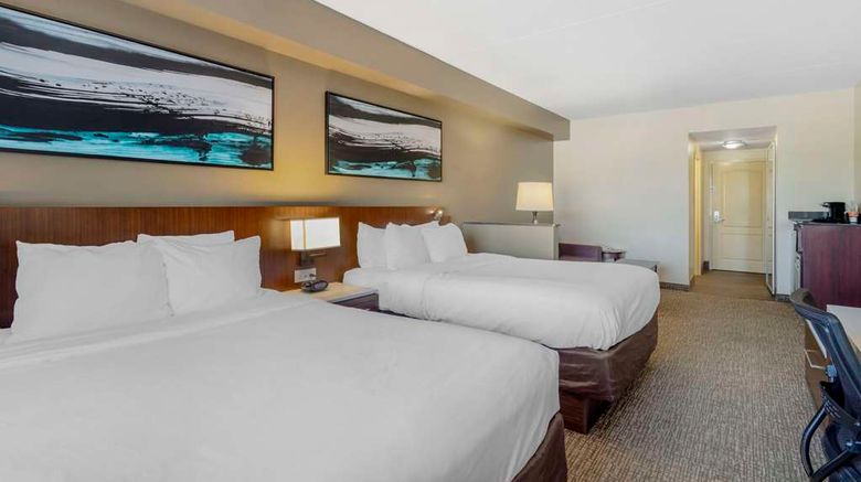 <b>Comfort Suites East Suite</b>. Images powered by <a href="https://iceportal.shijigroup.com/" title="IcePortal" target="_blank">IcePortal</a>.