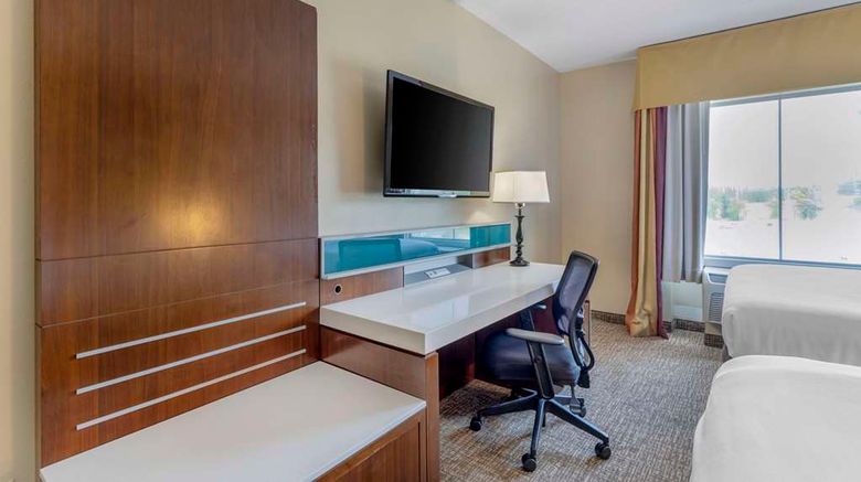 <b>Comfort Suites East Suite</b>. Images powered by <a href="https://iceportal.shijigroup.com/" title="IcePortal" target="_blank">IcePortal</a>.