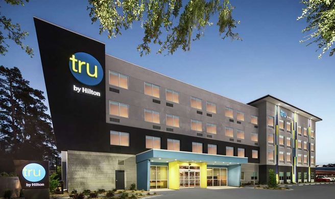 Tru By Hilton Savannah Midtown Exterior